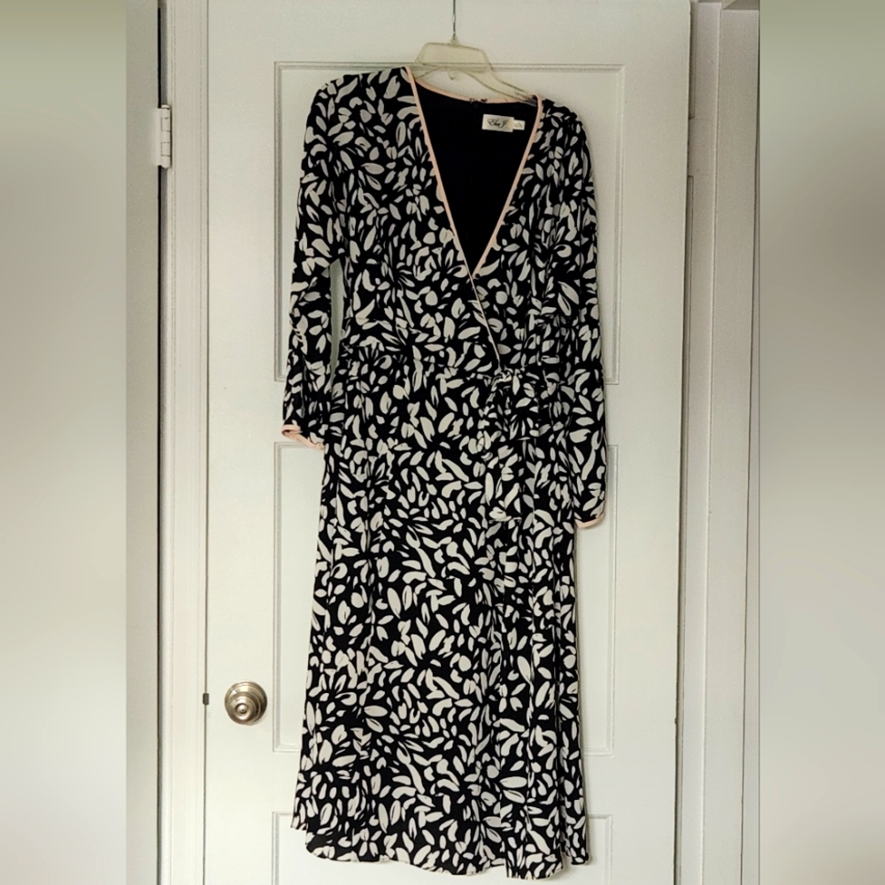Eliza J Black and White Leaf Pattern Dress With Light Pink Trim
